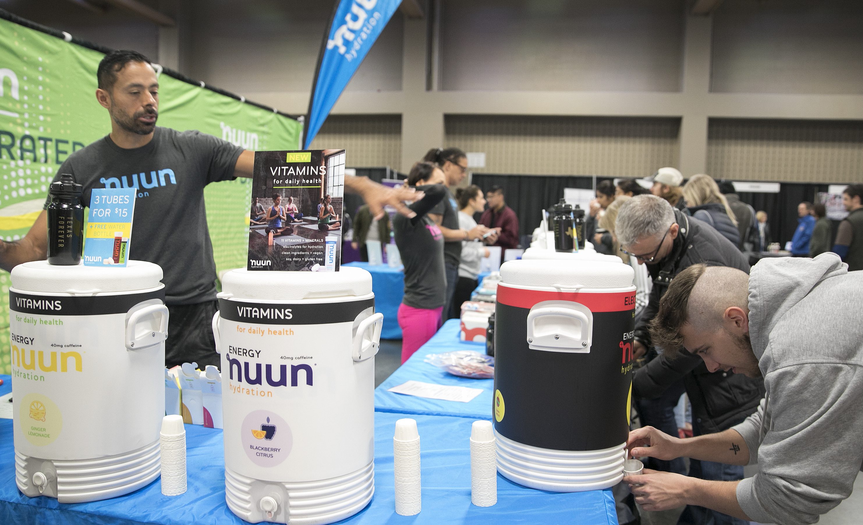 Runners hydrate with nuun at the Austin Marathon expo. Proper hydration is one of our tips to run your best.